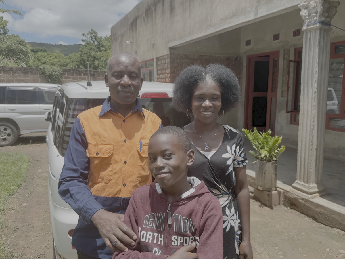 Felix en Florence Chanda en hun zoon Divine. Beiden zijn onderdeel van ons team in Chipata en Mishoro Village. We hebben  bij hun 3 dagen doorgebracht. Vandaag vertrekken we met Felix naar Mishoro.